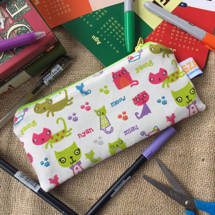 

Update White Cats Tempat Pensil Kanvas Pencil Case Bagus