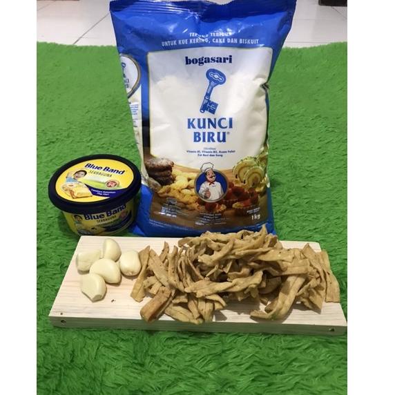 

SPECIAL PRICE kue bawang padang/keripik bawang 500/750gram ❄ 883