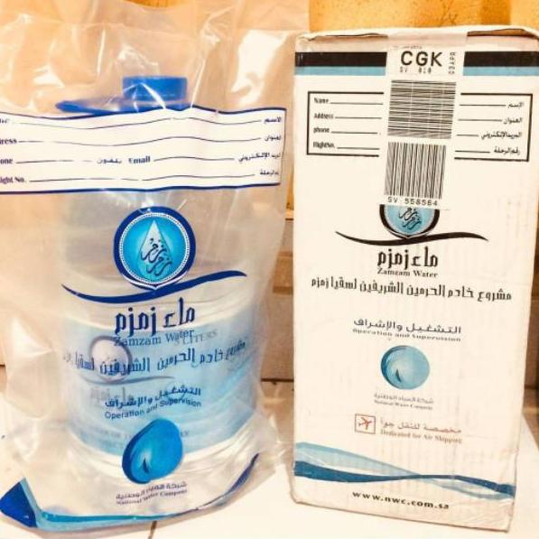 

[KODE PRODUK TVVJD4978] Air zam zam 5 liter asli barcode / oleholeh haji dan umrah / air zamzam original