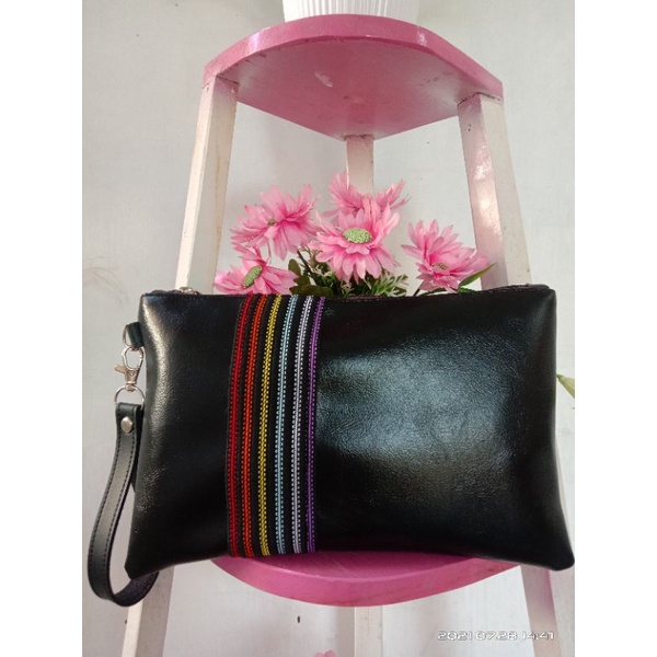 Clutch wanita banyak ruang