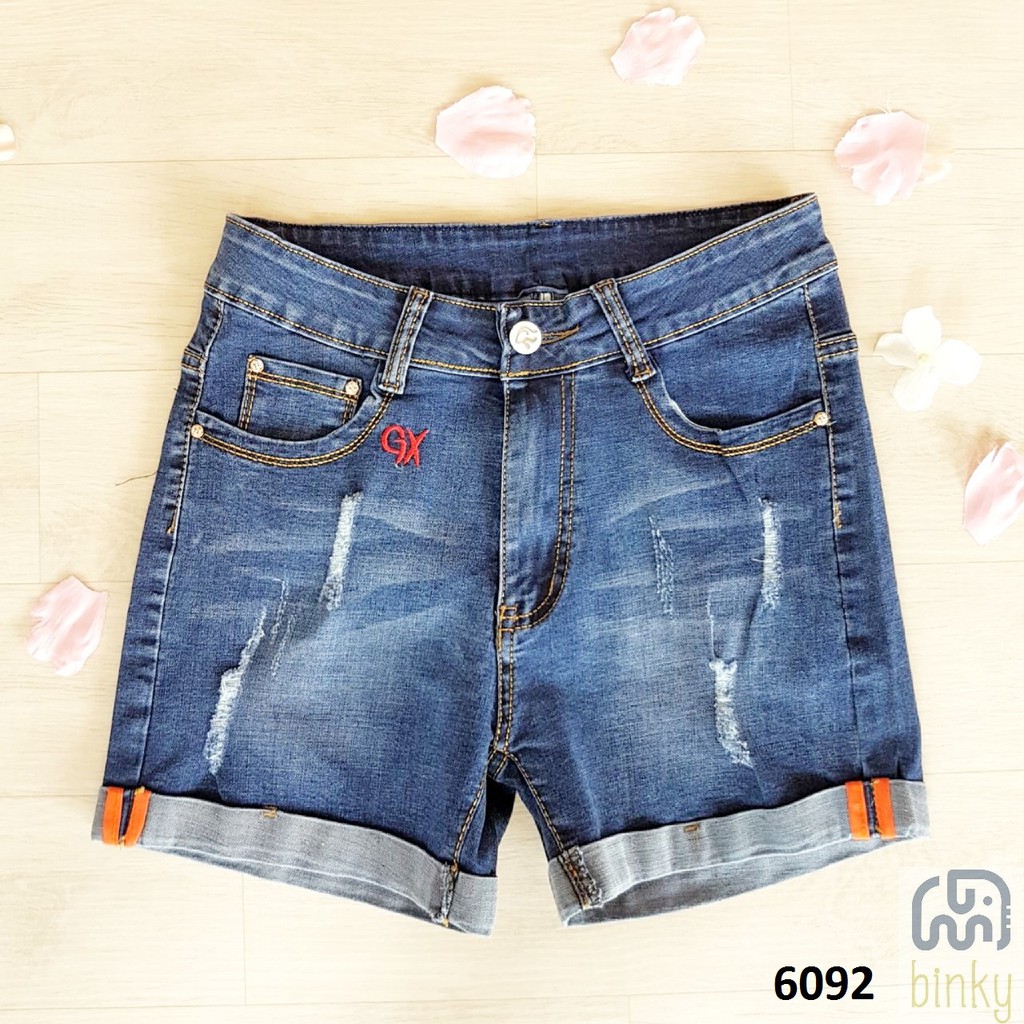  Celana Jeans Wanita Kekinian  Pendek Size 32 small cutting 