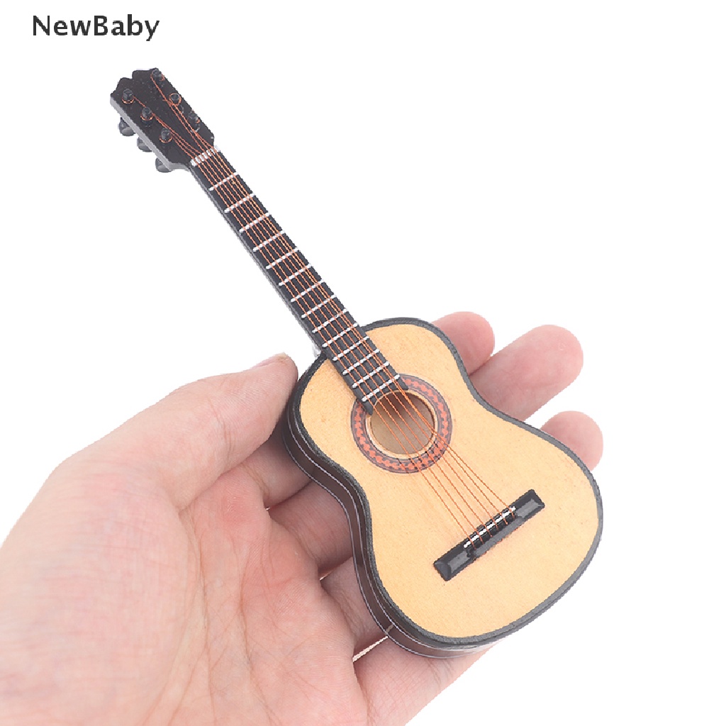 Mainan Miniatur Gitar Elektrik Bahan Kayu Skala 1: 6 Dengan Stand Untuk Aksesoris Rumah Boneka