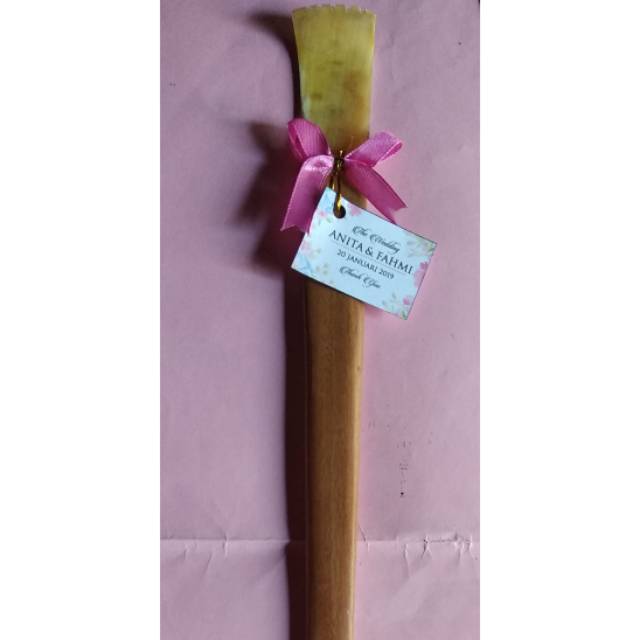 

Souvenir garukan badan kayu dan tanduk murah pernikahan pengajian idul Fitri lebaran hari raya