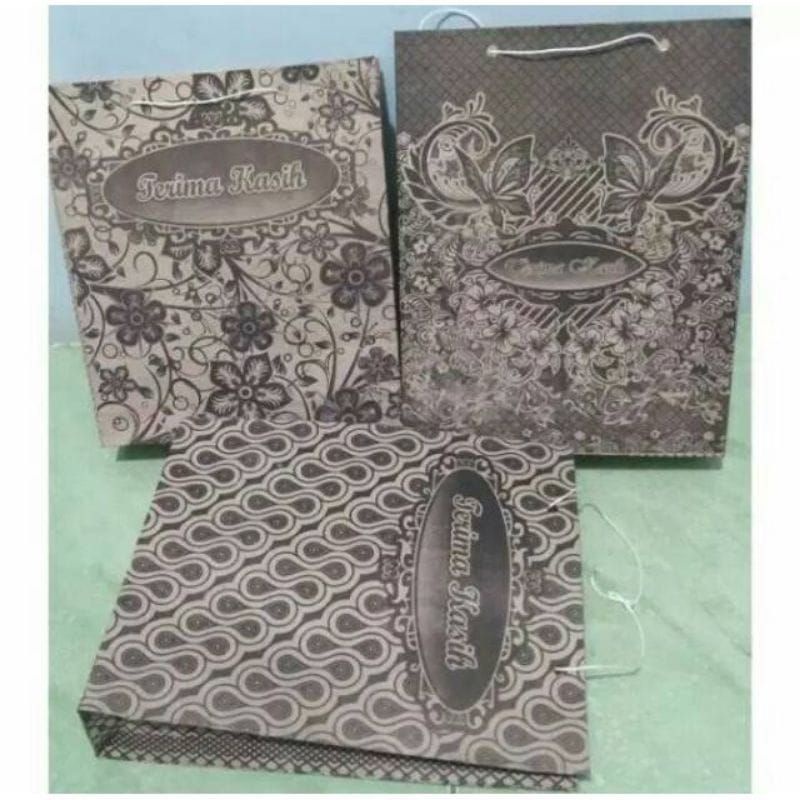 

50 pcs Paper bag batik (21x17x5)