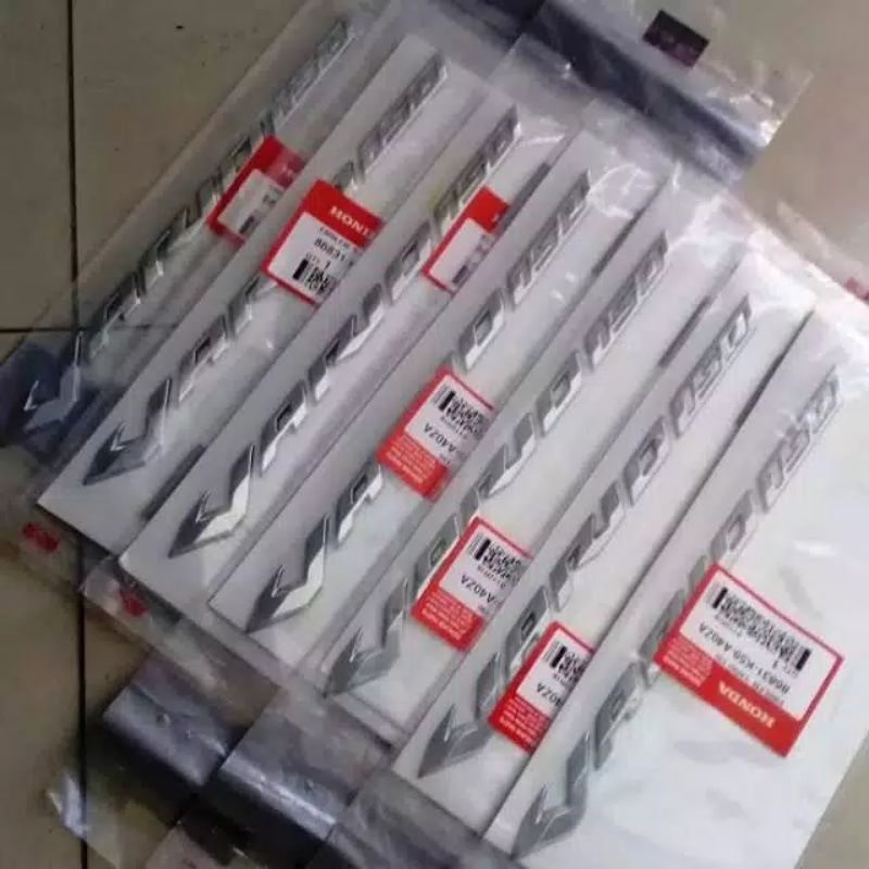 harga satuan, stiker Emblem Vario 150 Type 1 timbul – Vario 150 eSP K59J
