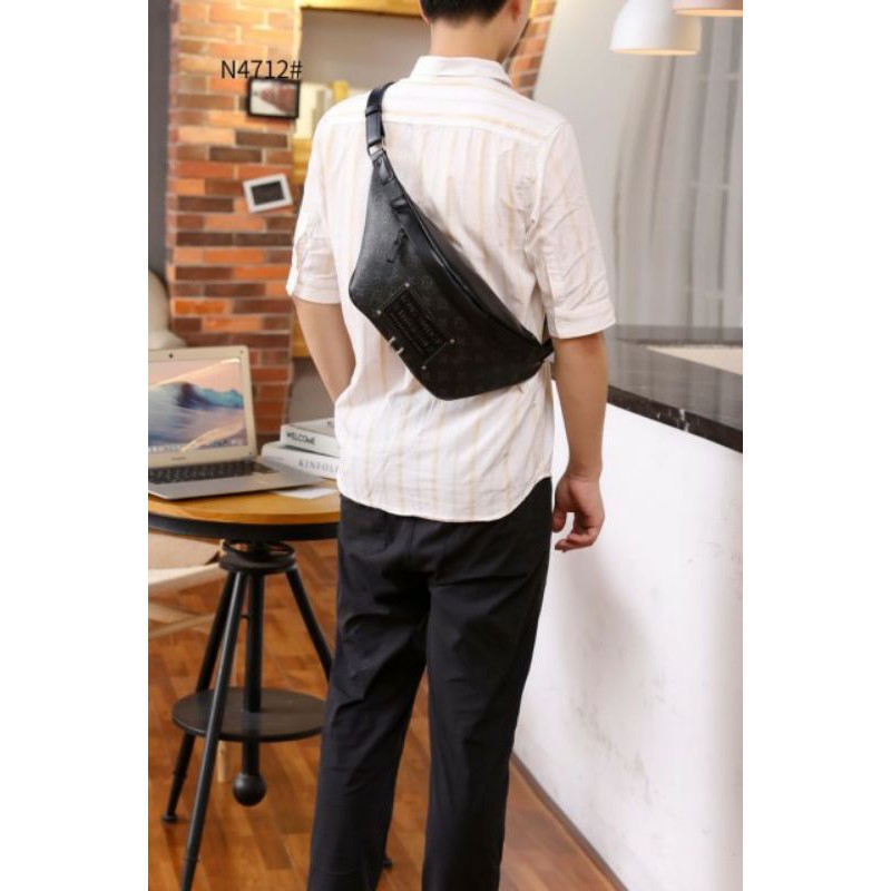 New Ready Stok ..LV Bumbag ..LOUIS VUITTONLouis Vuitton Discovery BumbagDETAILS Seri N4712