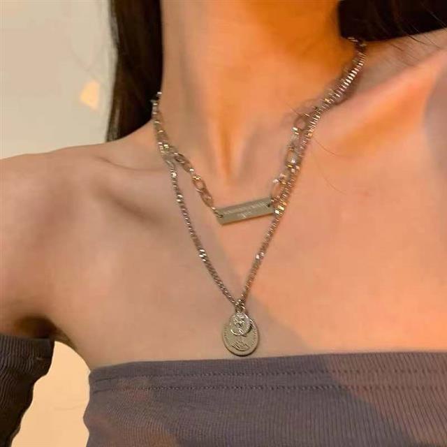 Potret ins gaya dingin double-layer baja titanium kalung wanita in hip hop niche desain kalung baru