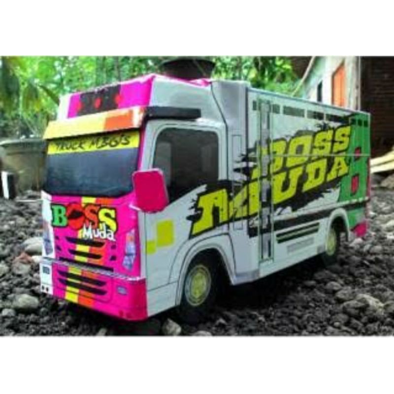 Miniatur truk OLENG mbois