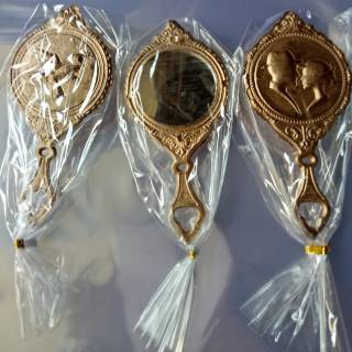 Souvenir Pernikahan Kaca Bulat Emas / Hadiah Ulang Tahun / Kado Murah