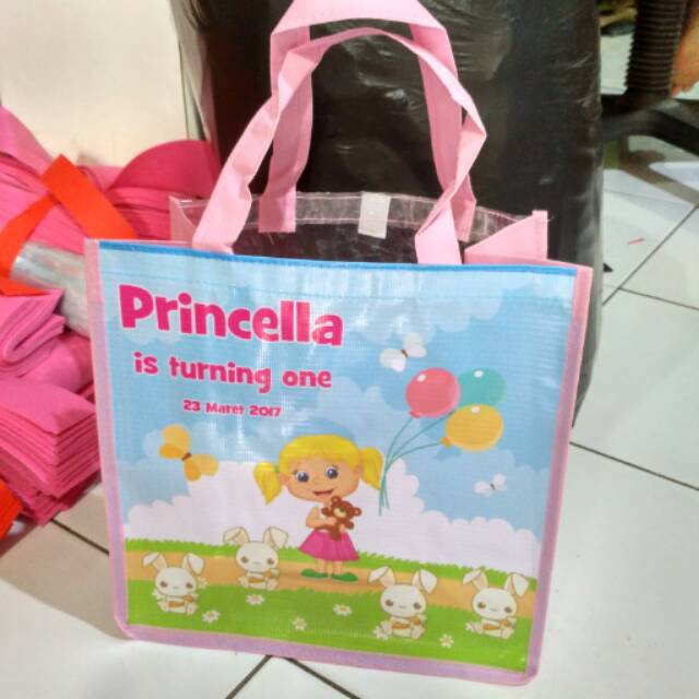 

tas ultah karakter kombinasi mika custom Uk. 25x25x10 cm