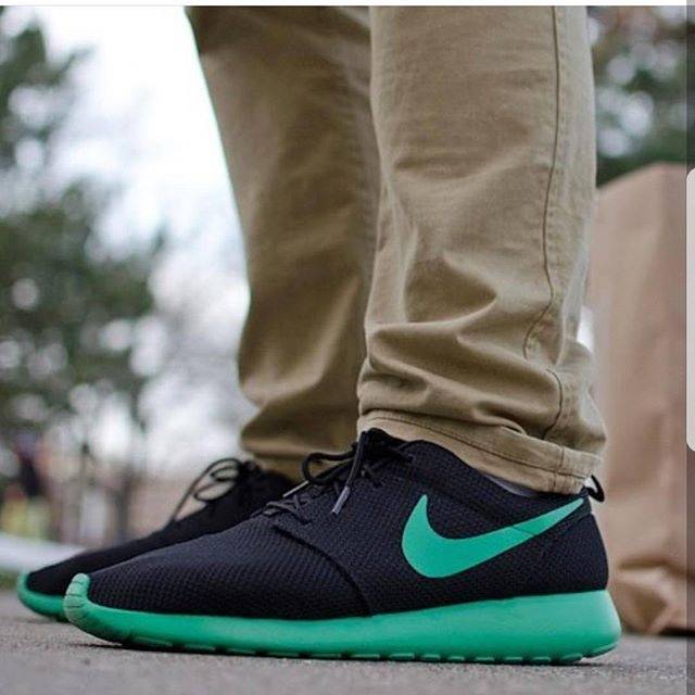 nike roshe run black and green