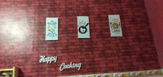 Wallpaper Dinding Bata Merah