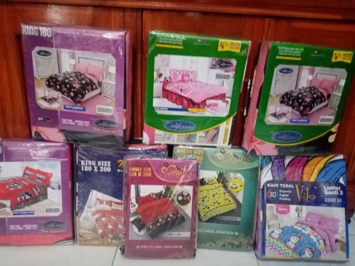 Hs Sprei Fitted 160/180 California (puspha,jane,elba,vinca,misha,rosea,roswell,alena)