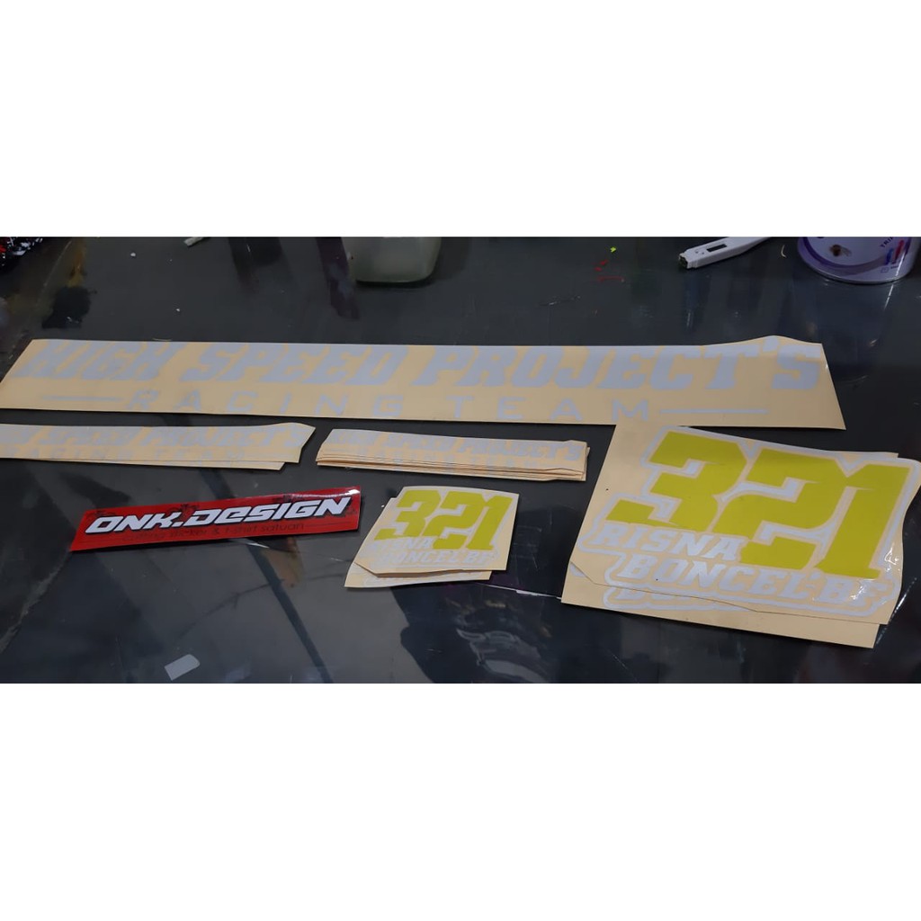 

cutting sticker stiker bebas desain printing waterproof label merk laminasi 113