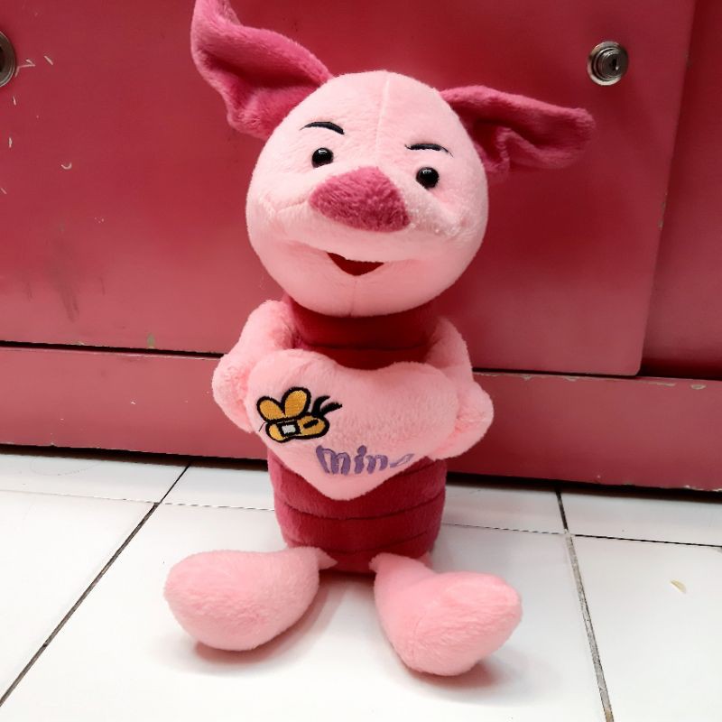 Boneka Piglet Love