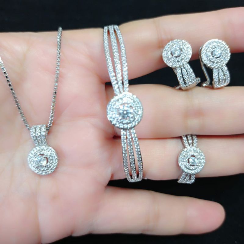 Set Perhiasan Replika Berlian Lapis Emas Set Berlian Replika Set Perhiasan Lapis Emas