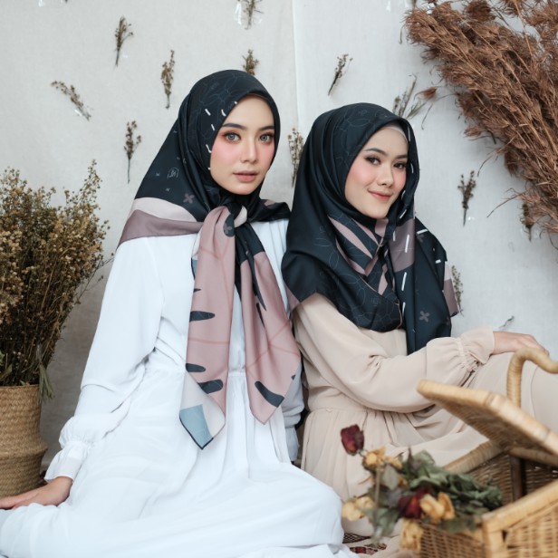 KERUDUNG SEGI EMPAT PRINTING MOTIF JILBAB SEGIEMPAT HIJAB SEGIEMPAT SCARF LEONA