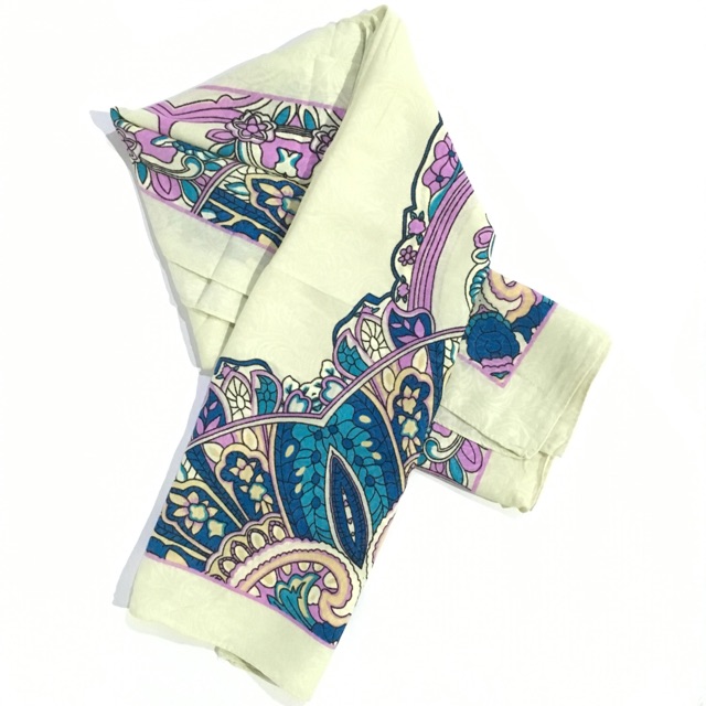 Hijab segi empat motif voal azara