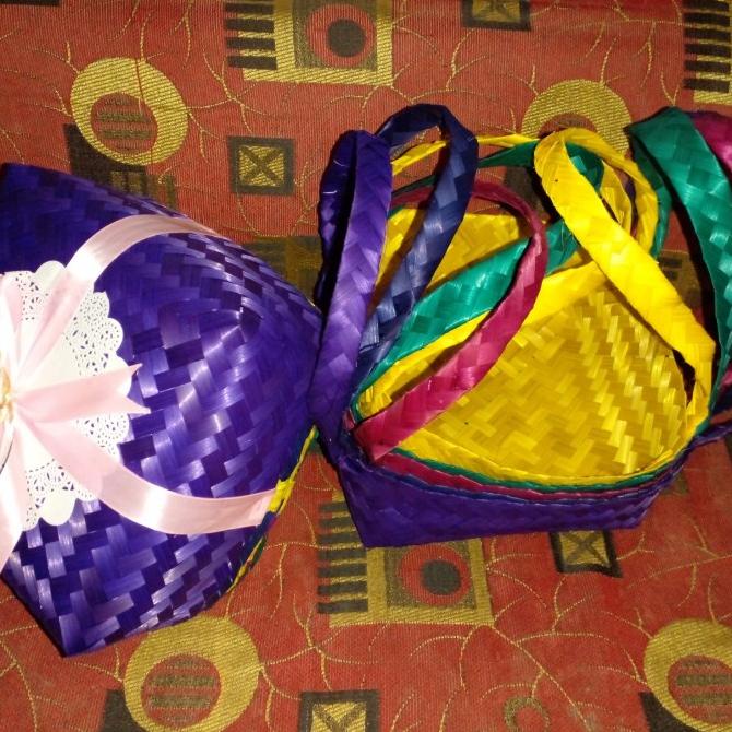 

BISA BAYAR DITEMPAT Besek Bambu Jinjing isi 5 Pasang Wadah hampers/bingkisan lebaran TERMURAH