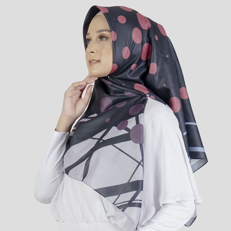 Jilbab Segiempat Elzatta Kaila Voal Premium Series-Adelia - HItam