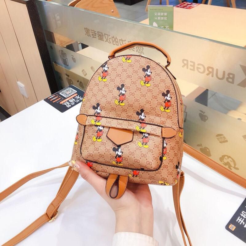 

Kode : ELJ 6101IDR : 142 rb Bahan : Kulit Pu ukuran: 18 x 18 x 8 cm Warna : Grey, Brown