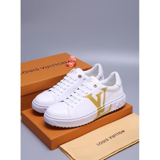 85 Sepatu  Olahraga  Desain LV Louis Vuitton Warna Putih 