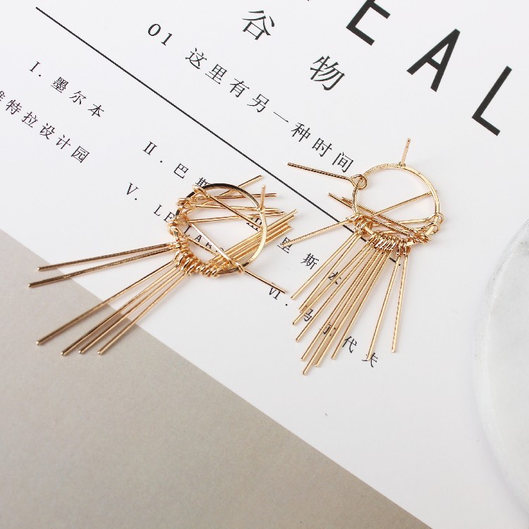 1 Pasang Anting Fashion Korea Model Stud Stick Emas - E17G