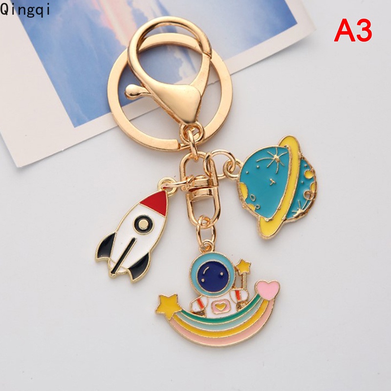 Gantungan Kunci Bentuk Astronot / Roket / Bintang Bahan Metal Charms