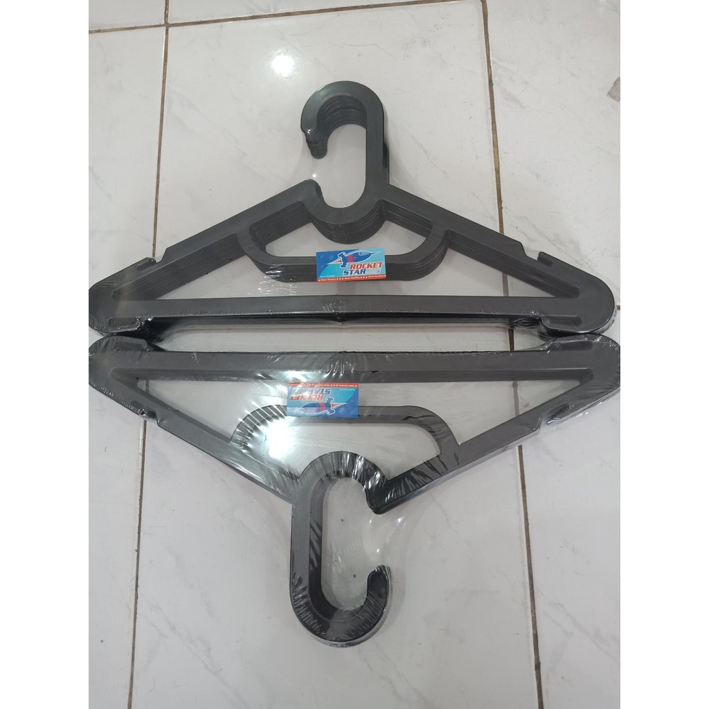 Hanger plastik hitam gantungan baju laundry