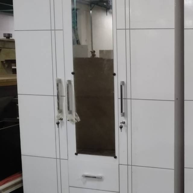 Lemari minimalis 3 pintu cermin
