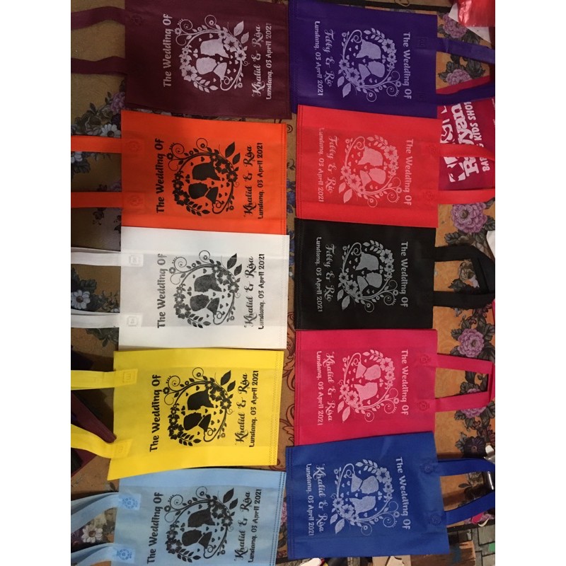 

goodie bag/tas kain/spun bond lipat samping 25x35 plus sablon