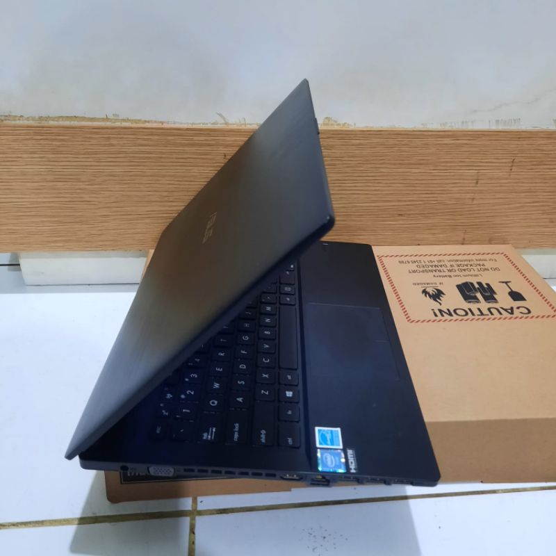 Laptop Asus Pro P452SA Celeron-N3060  Ram 4GB/500GB HDD Windows 10 Layar 14 inch ok