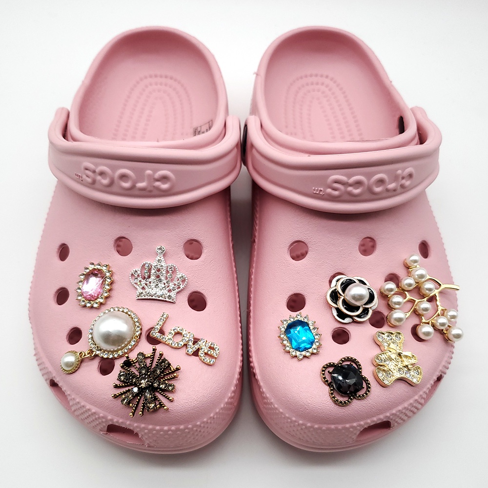 jibbitz crocs Set Aksesoris Perhiasan Berlian Untuk Dekorasi Sepatu Cocok untuk anak-anak dewasa dan hadiah