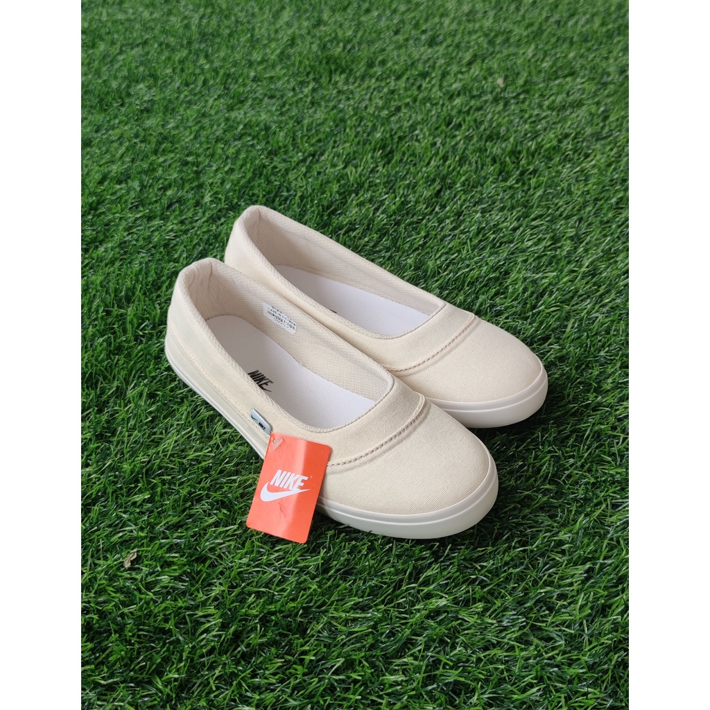 SEPATU WANITA SLIP ON 05 CREAM POLOS/SEPATU KERJA KULIAH SANTAI/SEPATU HIJABERS