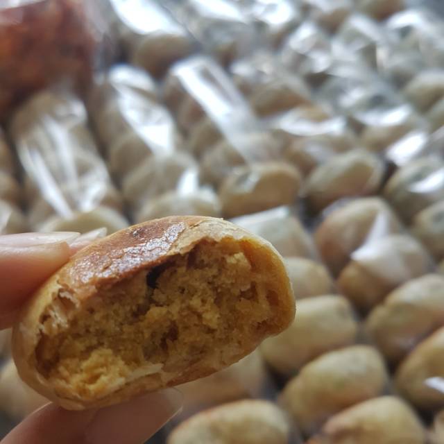 

Pia Khas Semarang Rasa Bawang