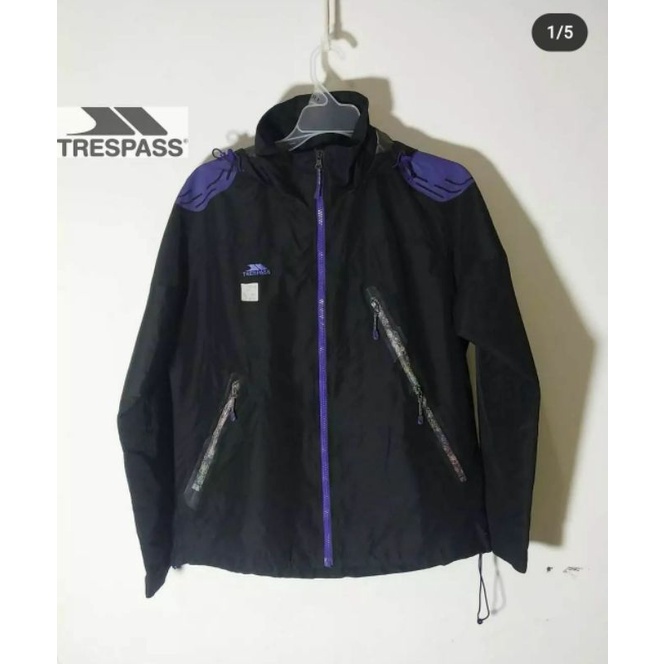 JAKET OUTDOOR TRESPASS