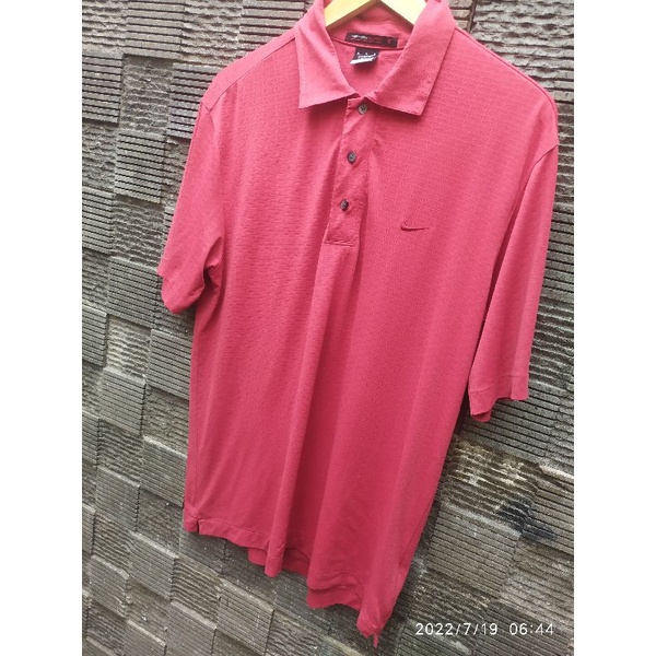 Kaos Nike Tiger Wood Golf Maroon