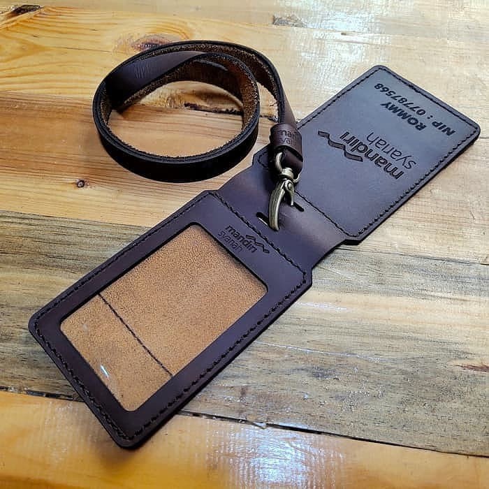 

Id Card - Id Card Holder Kulit Flip Magnet Tempel Saku Costum Nama & Logo