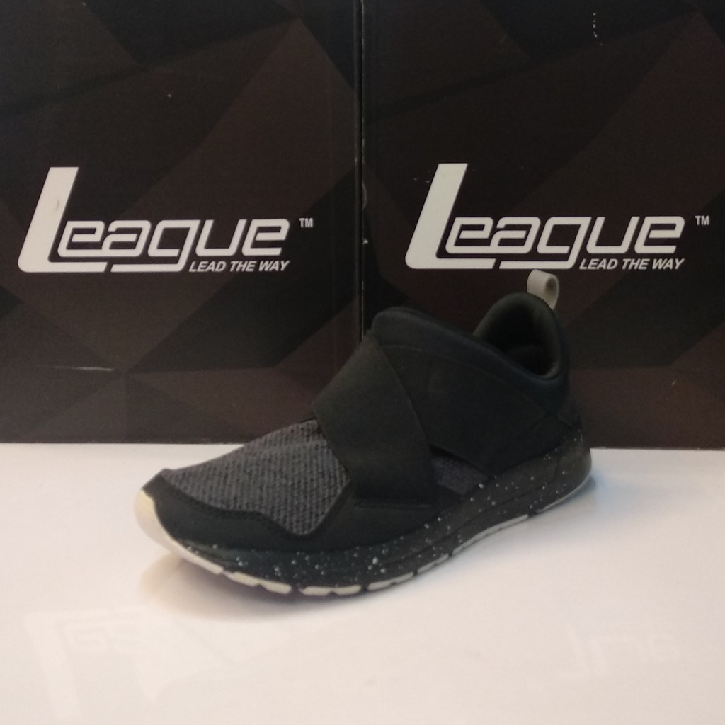 Sepatu Lifestyle Sneaker merk League - Vault Slip On 001