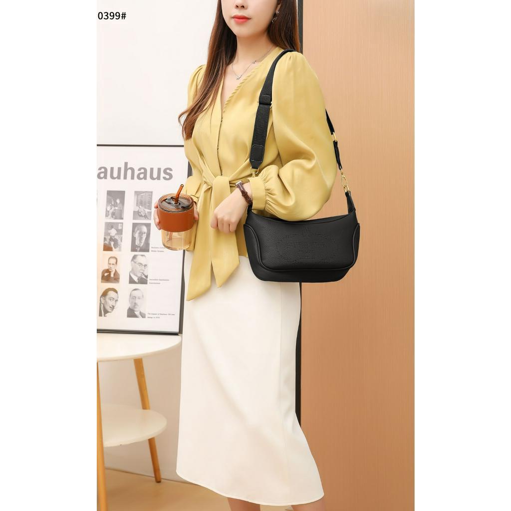 PR 0399 Leather Shoulder Bag