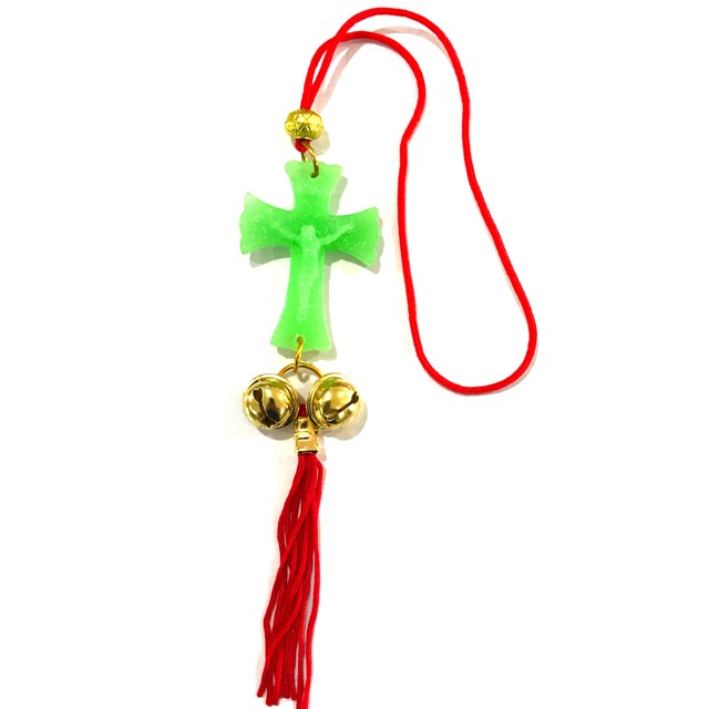 Gantungan mobil salib fosfor