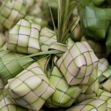 

Daun Kelapa Ketupat Jadi Anyaman Kupat Lebaran Kulit Janur Kelapa