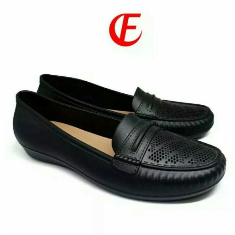 TJ707 - Sepatu karet Fantopel Hitam Fuhaha Polos Motif Lubang Size 36 - 40