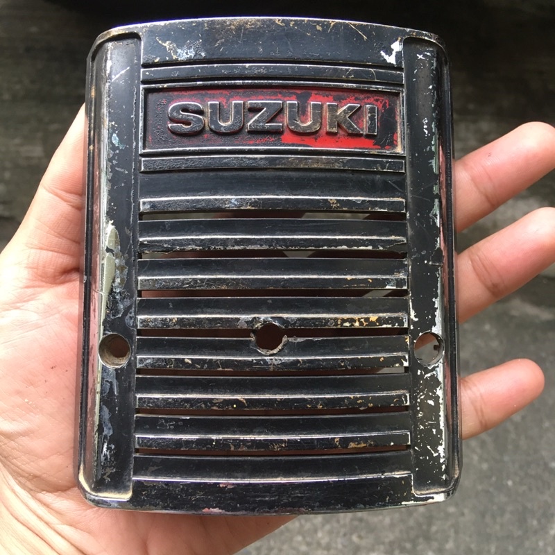 Emblem Dasi Dada Suzuki RC100 Bravo