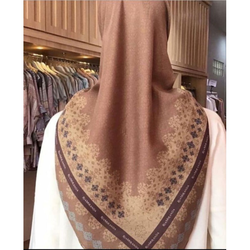 Alang Scarf Ria Miranda