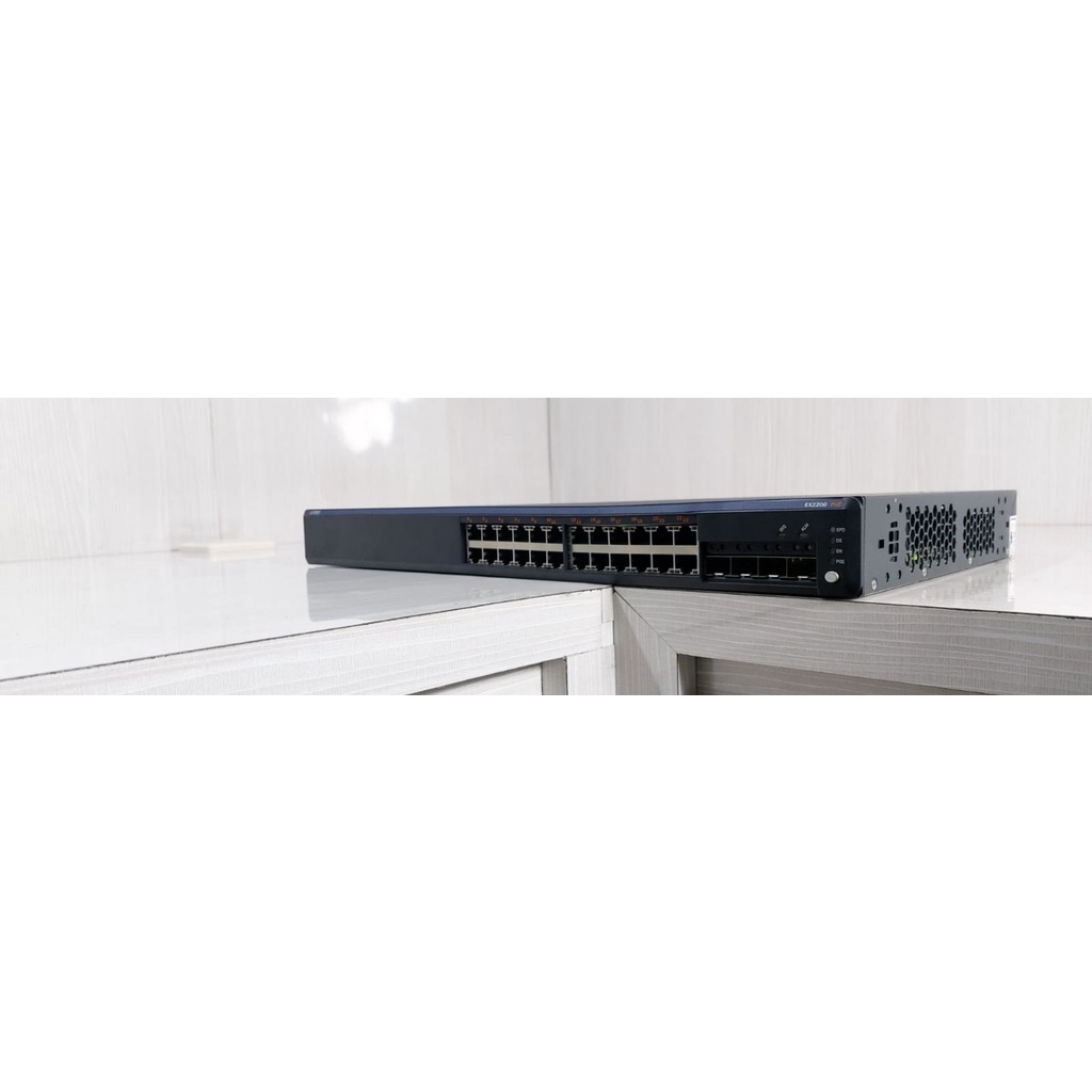 Switch Juniper Networks EX3200-24T 24Poert Gigabit 8Port PoE L3 1U