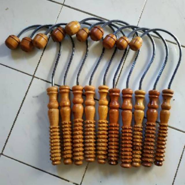 Alat pijat punggung / Gantolan pijat punggung