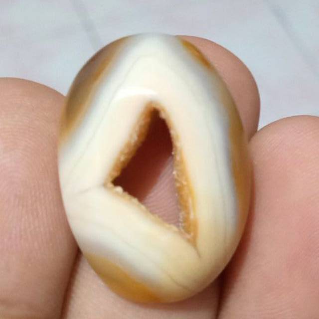 Akik combong