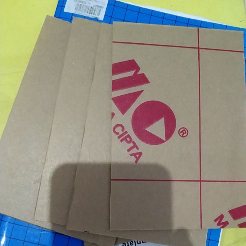 

akrilik A6 tebal 2 mm