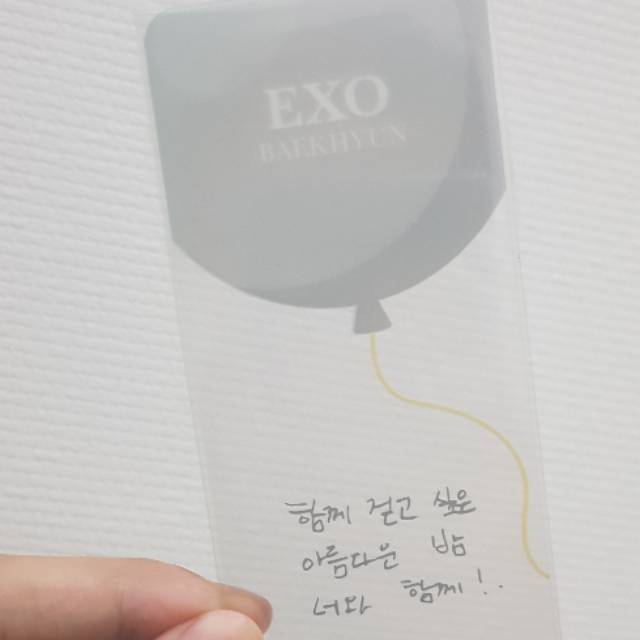 

Pembatas buku baekhyun exo official smtown